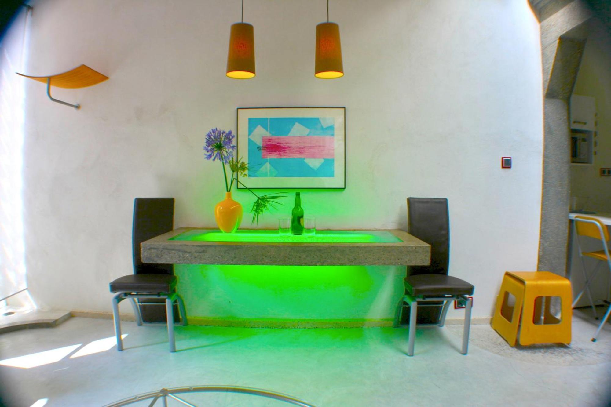 Zentral Club Apartamento Proton-Jacuzzi Belmonte De Miranda Rum bild